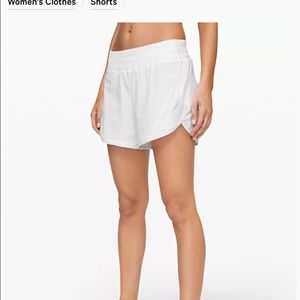 Lululemon white track that mid rise lined shorts